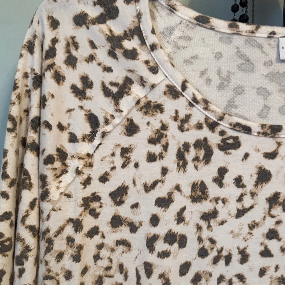 New Directions Cream and Brown Leopard Print Long Sleeve Top❤️3/20$ - Picture 6 of 8